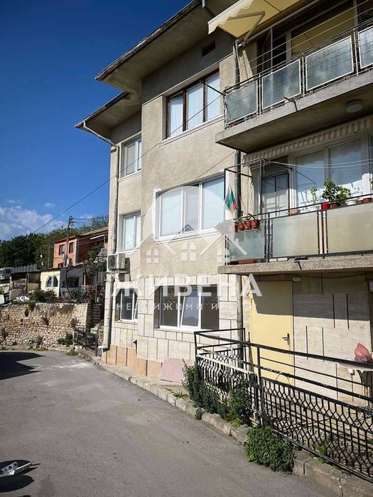 Продавам 4-стаен апартамент, гр.Балчик, площ 103 кв.м