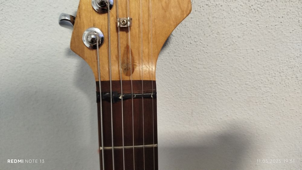 Vând chitara electrica stratocaster