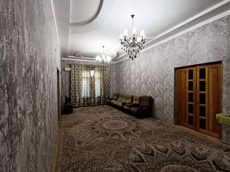 Navoiy sh  Guliston 3 da 6 sotix 2 etajli 8 xonadan iborat hovli sotil