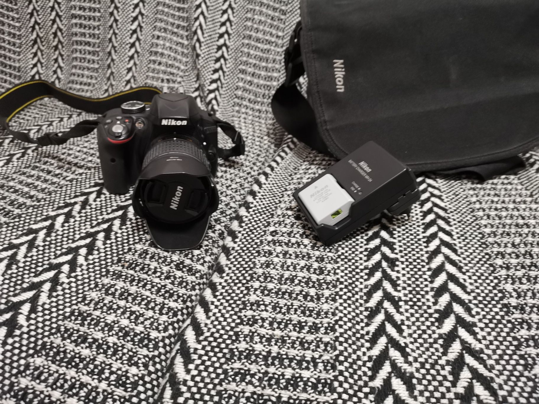 Nikon D3300 obiectiv 18-55 mm