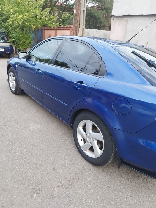 Vînd mașină Mazda