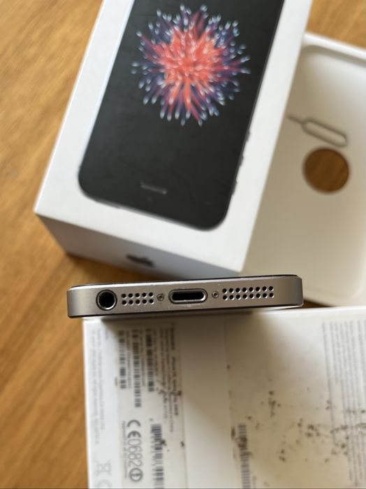 Iphone se 64gb,без icloud,фабрично отключен към всички мрежи