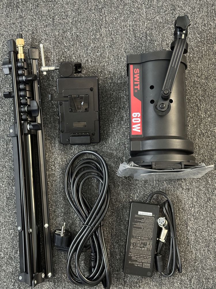 Постоянный свет SWIT FL-C60D