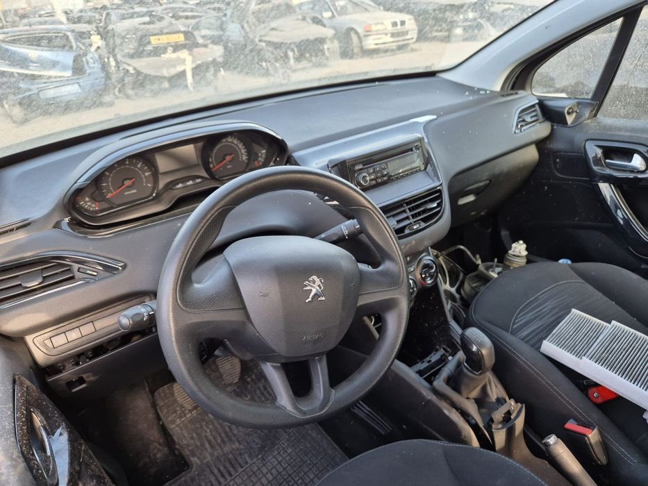 Dezmembram Peugeot 208, an 2013, 1.0 benzina, cutie manual