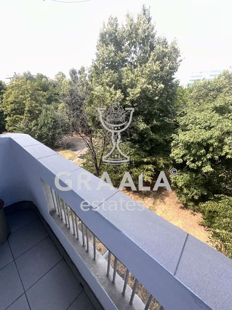 Тристаен апартамент в Оборище!