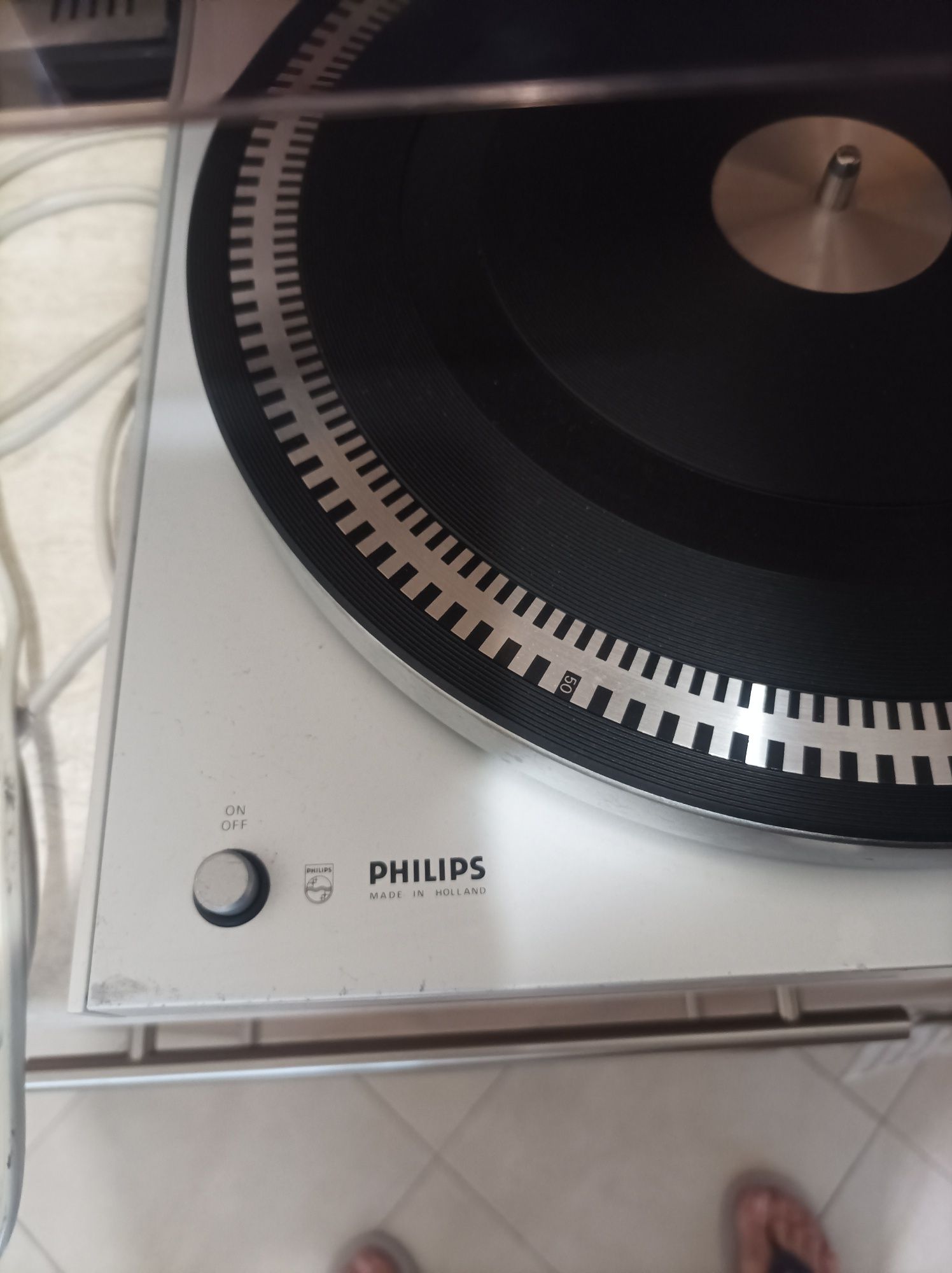 Продавам рядък аудиофилски грамофон Philips 22GA312