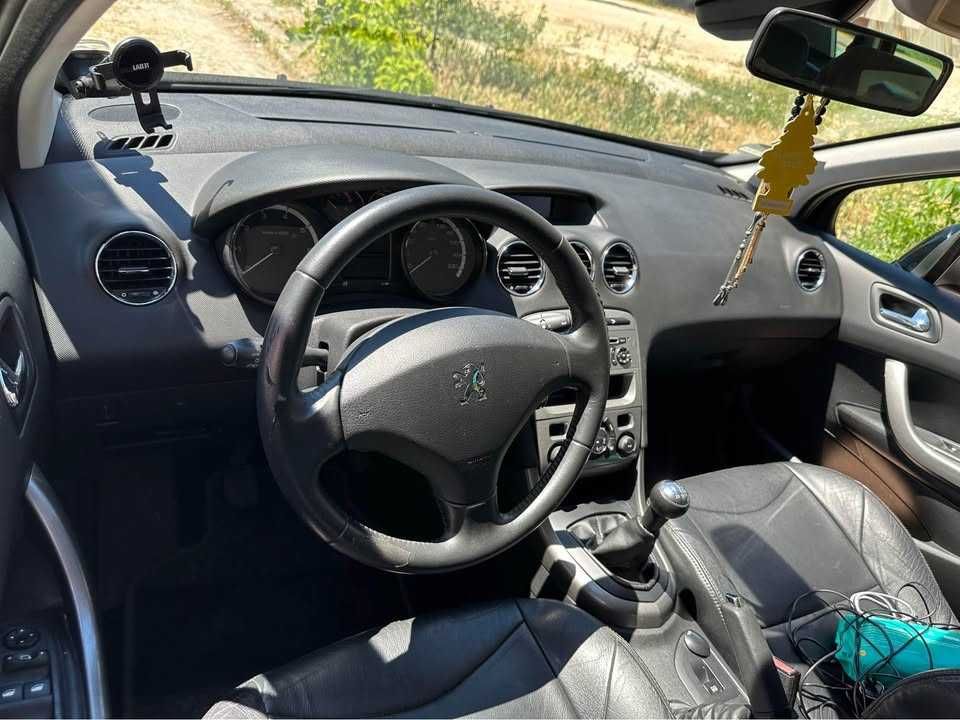 Peugeot 208 SW 1.6 Бензин – 2009 – Панорамен Покрив