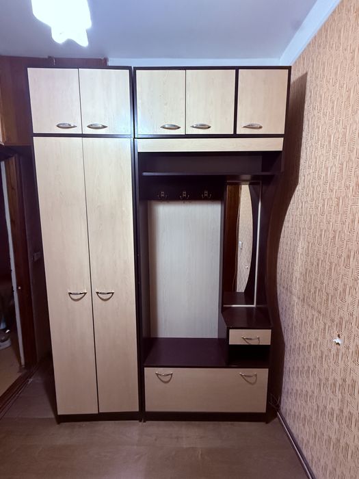 Срочно продаю шкаф для прихожей