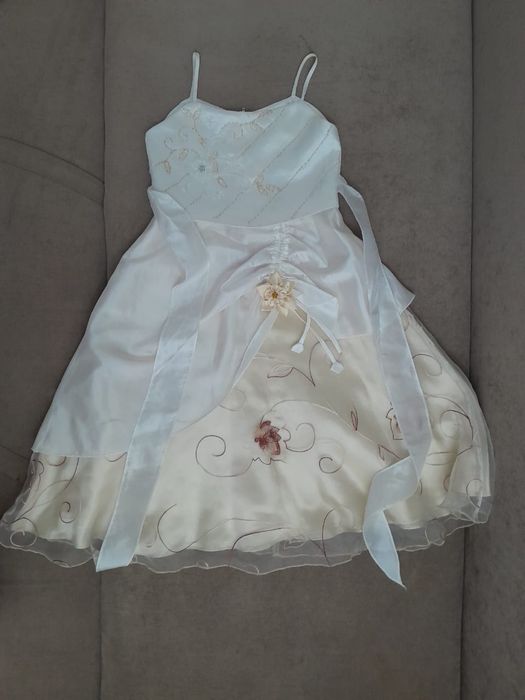 Платья и комбинезоны на девочку