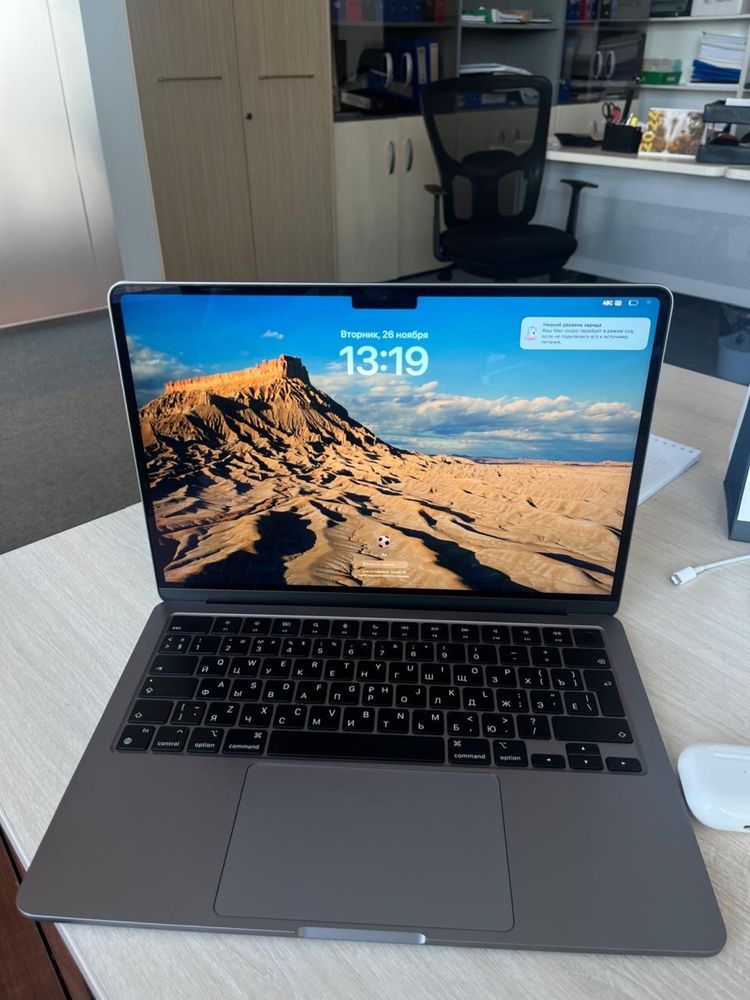 Продам Apple MacBook Air 13 2024 m3 8/256
