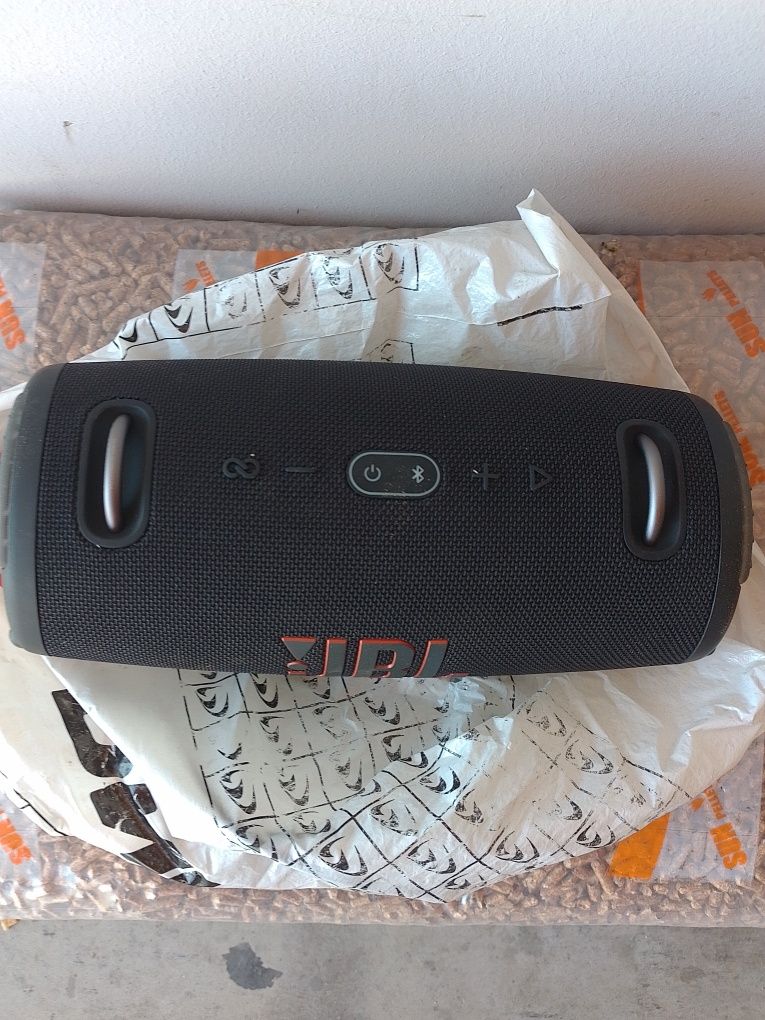 Jbl Xstreme 3 на 2месеца
