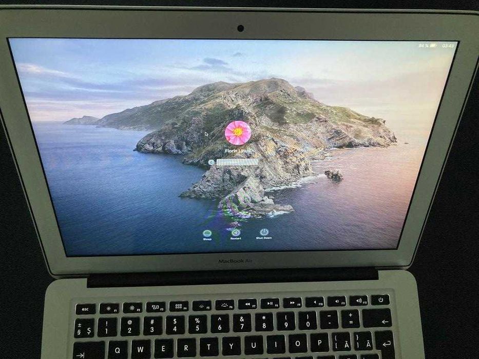MacBook Air 13" 2017 1,8 GHz i5, 8 GB DDR3 1600 MHz 128 GB - 1199 lei