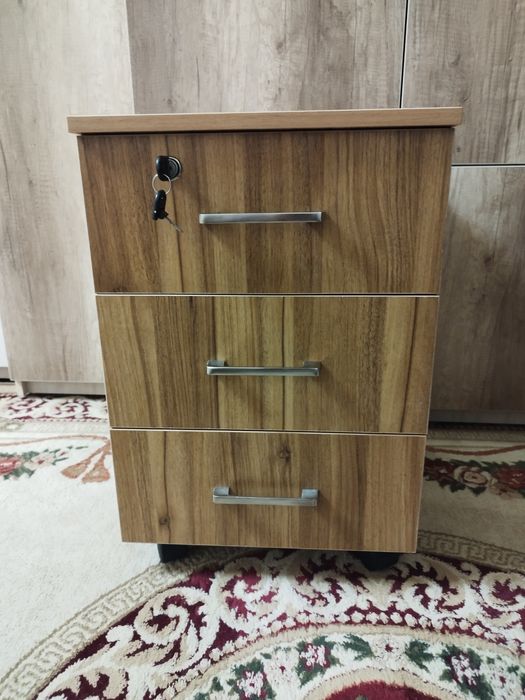 Тумбочка в офисе