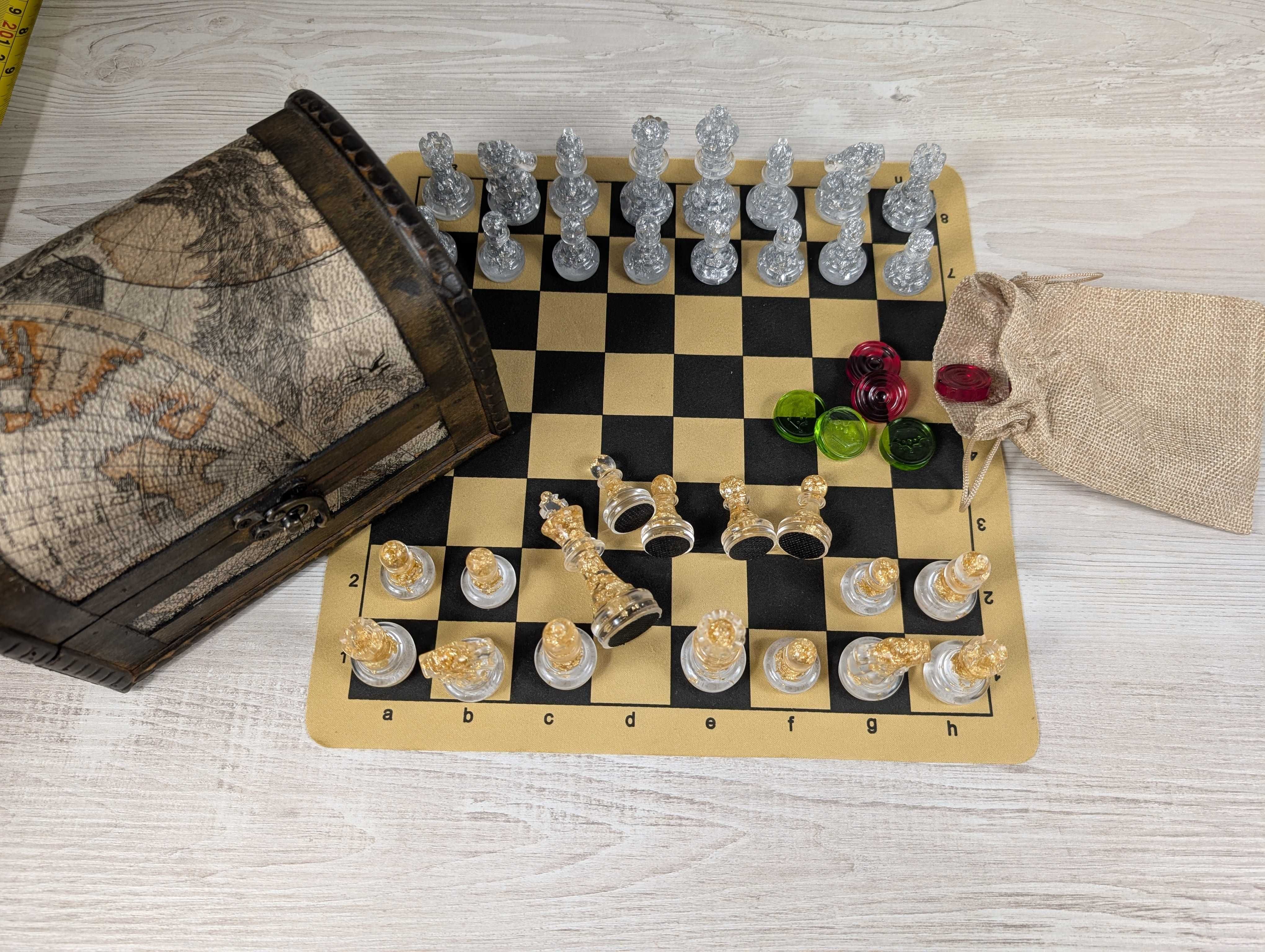Set Piese de Șah Și Dame din Rășină GOLD/SILVER (Ideal pentru cadou)