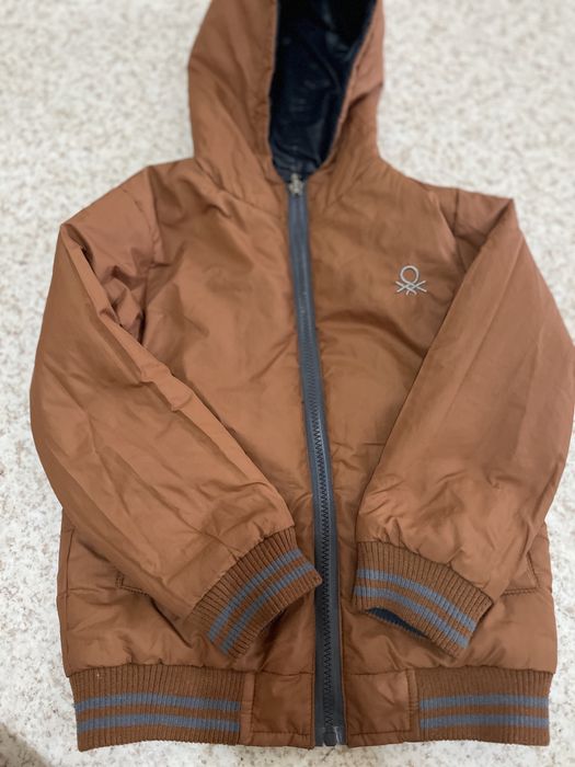 Продам фирменную куртку на мальчика 5000 тг