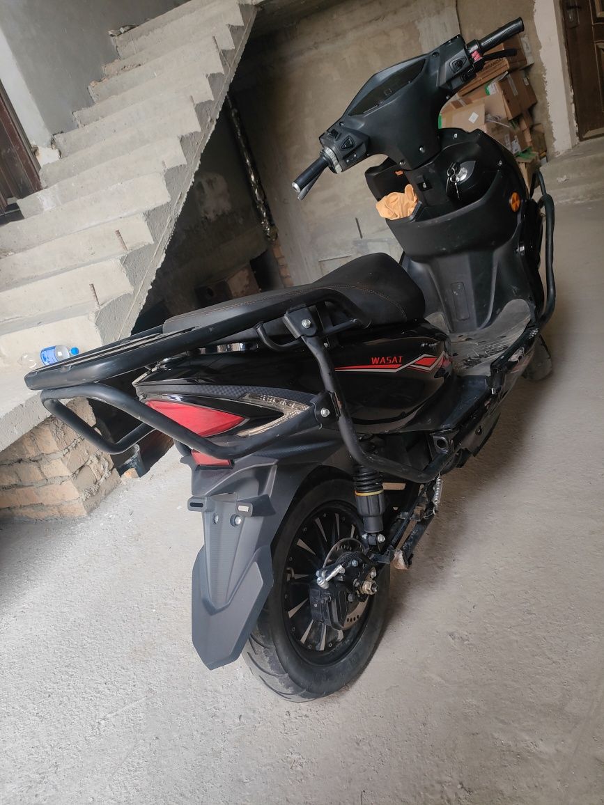 Skutr elektir 2000W 6 akumlyatorligi aybi yoq yurushlari yaxshi