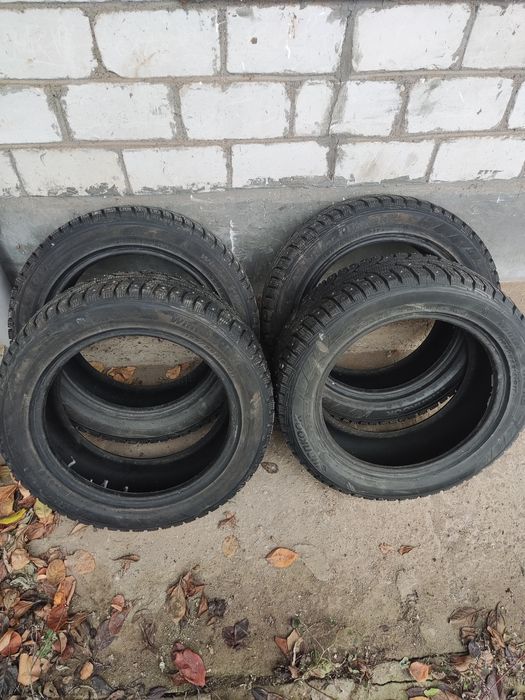 Шины зимние, шипованные.