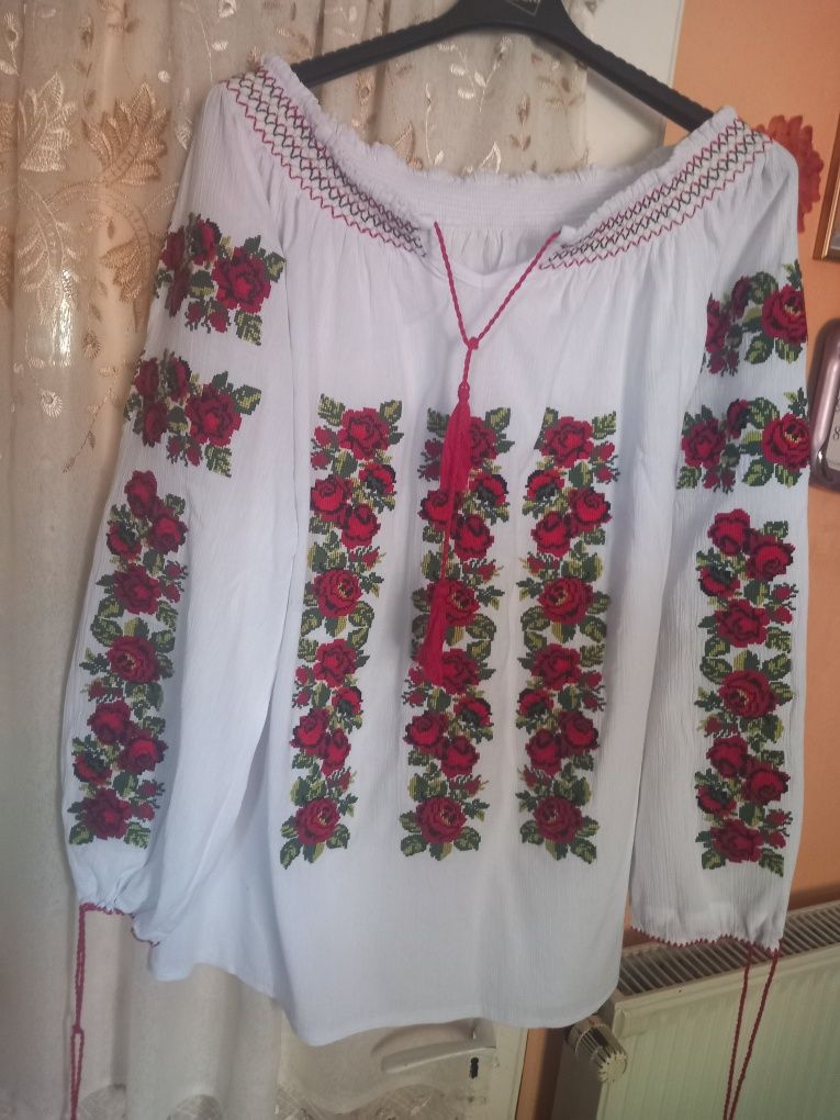 Ie românească tradițională