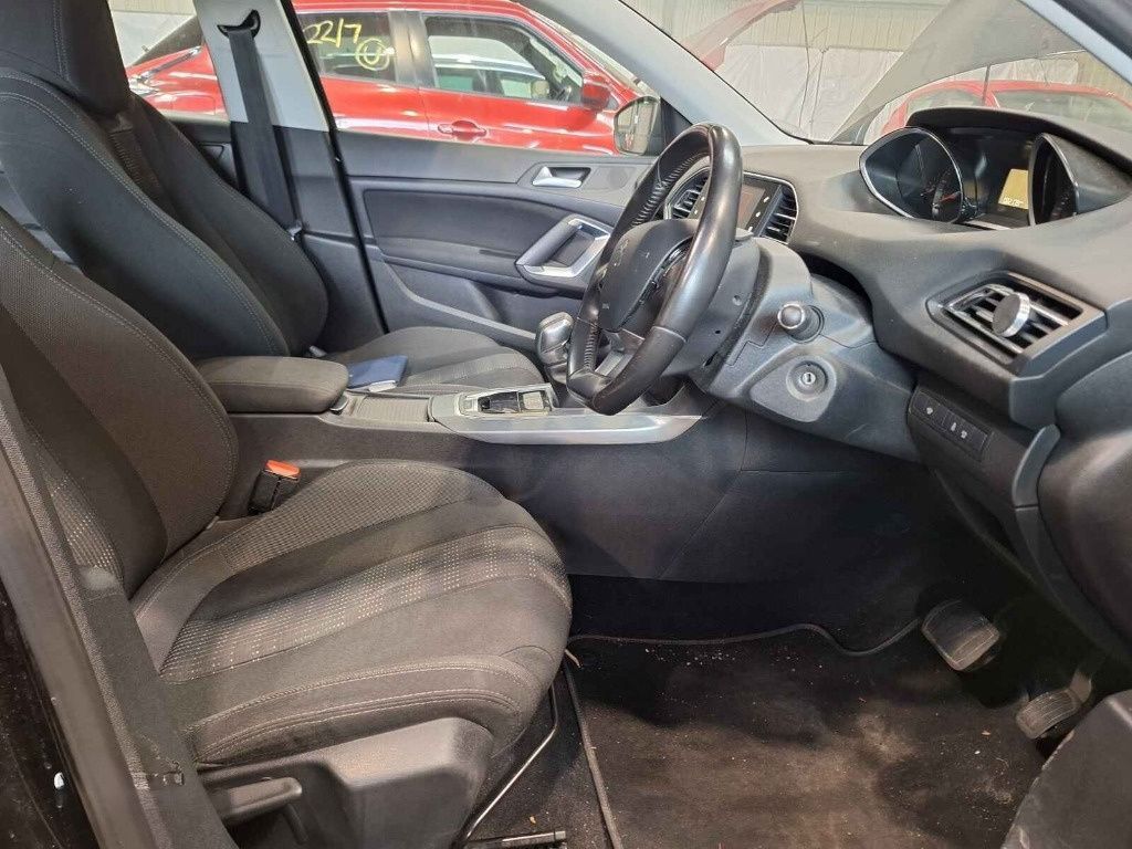Broasca usa dreapta fata Peugeot 308 2015 HATCHBACK 2.0 HDI
