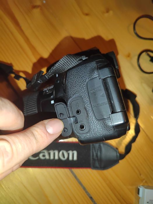 Фотоапарат Canon EOS 600D Full-HD EOS video