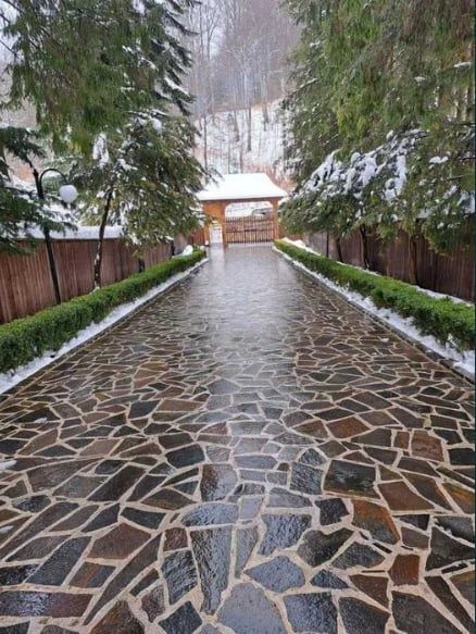 Pavaj pietonal ,pavaj ampretat,la linia din piatra naturală