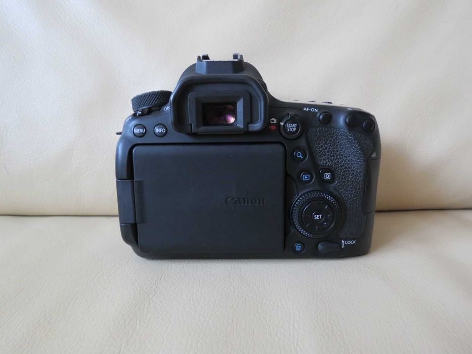 Aparat Foto DSLR Canon EOS 6D Mark II (Body) + 2 Baterii