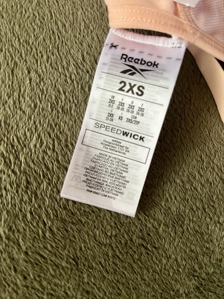 Спортен чисто нов топ Reebok