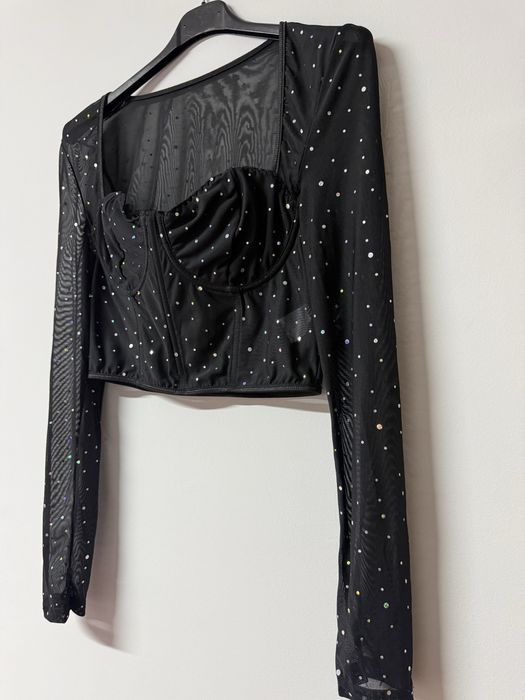 Черна блестяща парти блузка