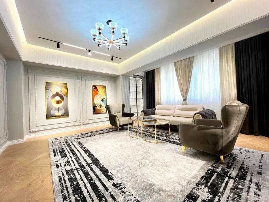 Срочно сдается 2 комнатная квартира метро Космонавтов Никто  не жил