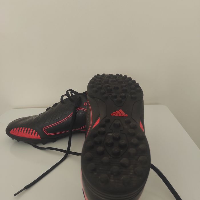 Футболни обувки стоножки Adidas Predator 44