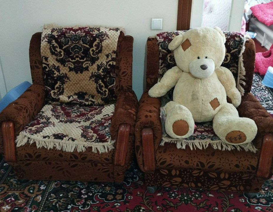 Диван кресла сотилади.