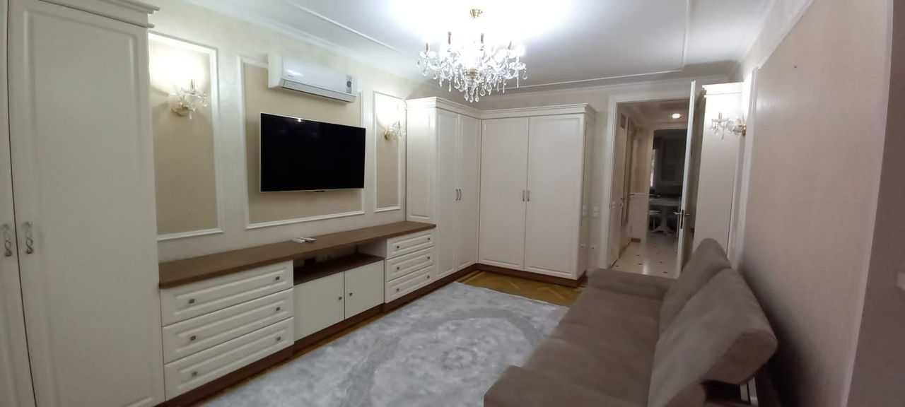 Дава се под наем Едностаен апартамент в София, Център - 51 кв.м за 400 € - Снимка #1