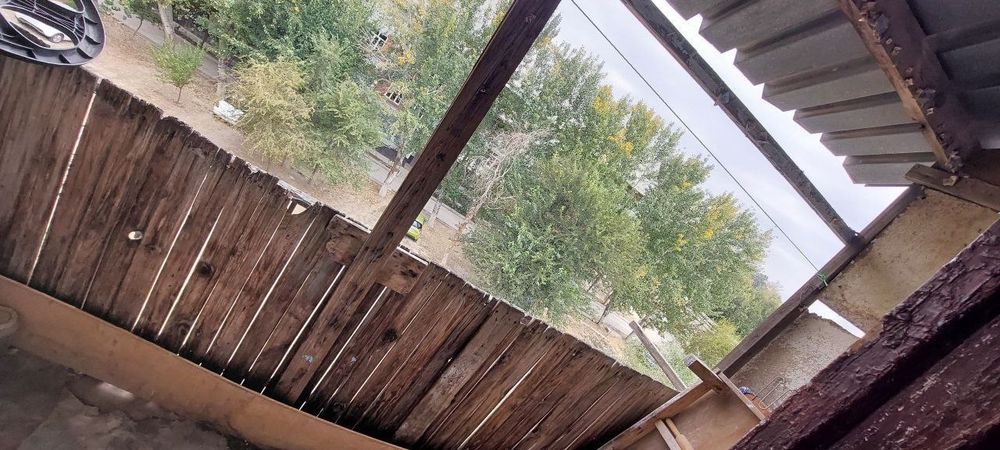 Продаётся 1 ком квартира в чирчике 4 мкн 4 этаж не далеко от дороги