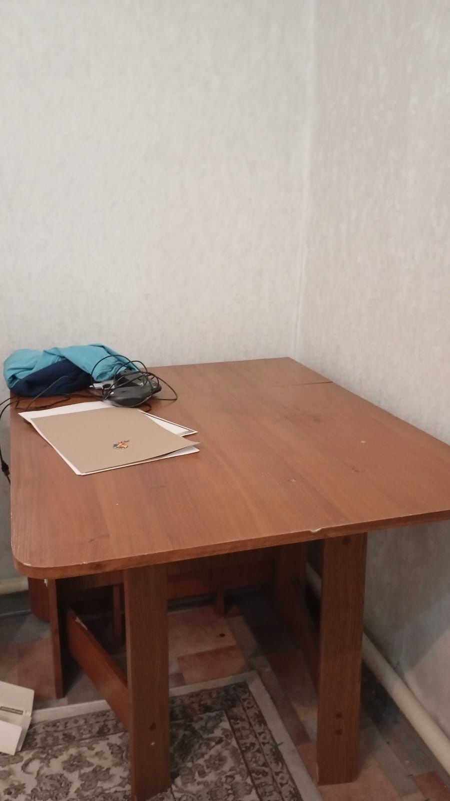 Продам стол, кровать