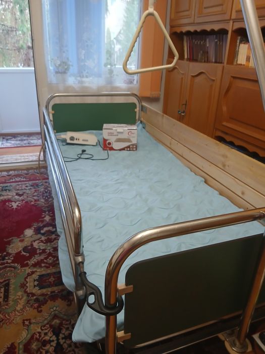 Vand pat de spital pentru un bolnav nedeplasabil.asabil
