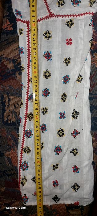 Ie tradițională veche, cusuta manual cu margele și paiete