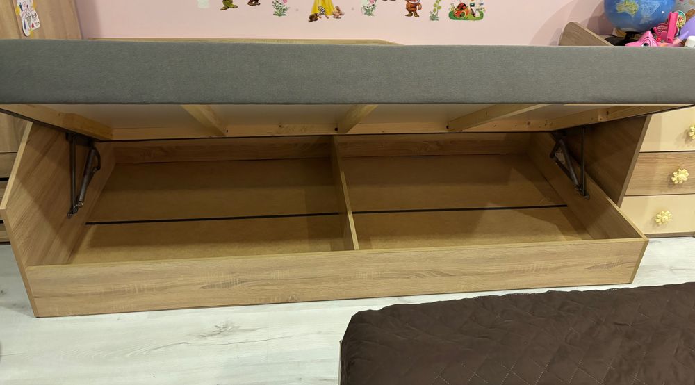 Детско легло с подматрачна рамка и матрак