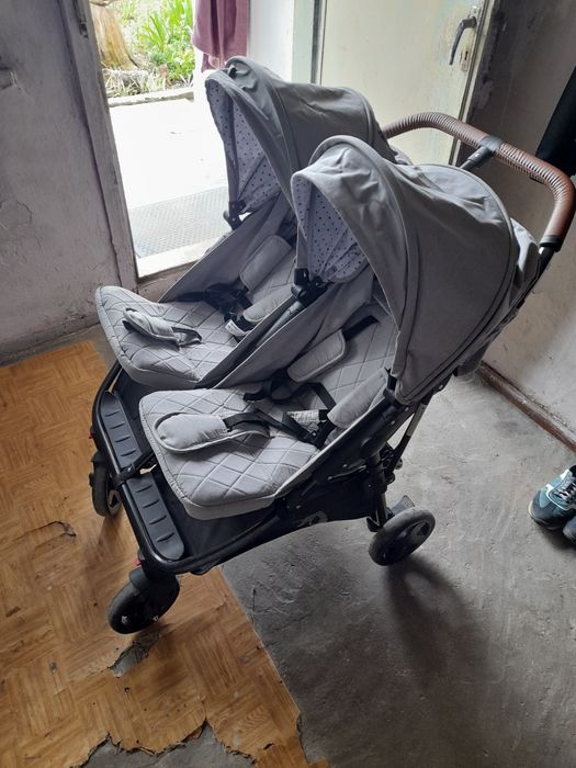 Детска количка за близнаци