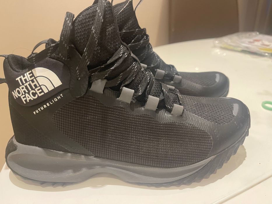 Спортни дамски Обувки The north face продадени