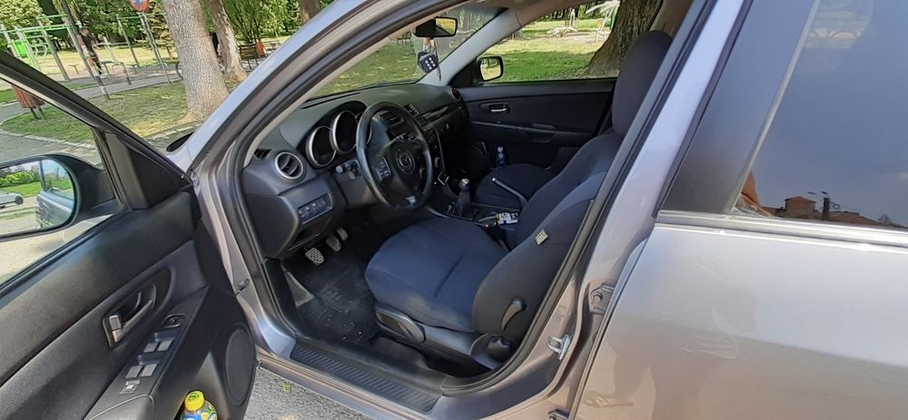 Vând Mazda 3 Hatchback