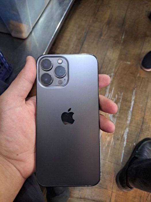 Iphone 13 max hamma joyi ideal 79 yomkus  520kelishiladi