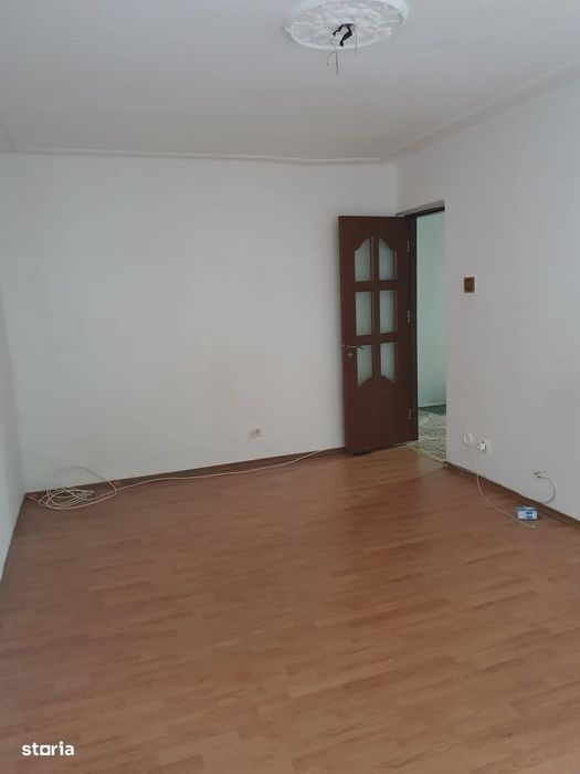 Apartament 2  camere zona Capat 1   , etaj 1  , model decomandat