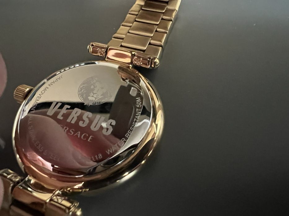 Часовник VERSUS VERSACE в “златно”