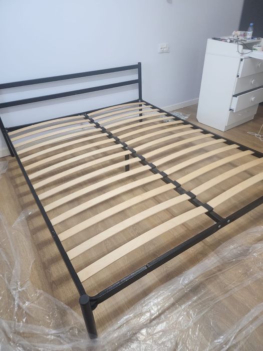 Двуспальная кровать (матрас в подарок)