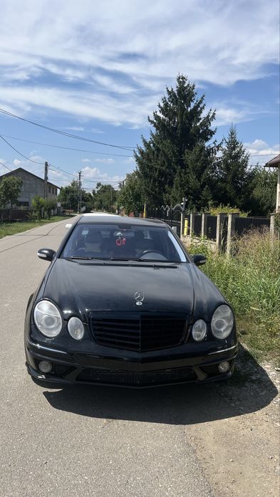 Mercedes-Benz E-Class W211