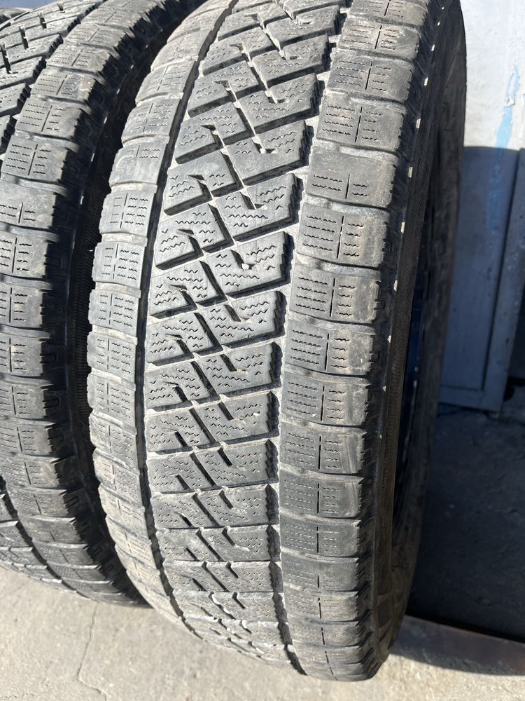 4 бр. гуми за бус 215/65/16C Lassa  DOT 4923 5,5-6 mm