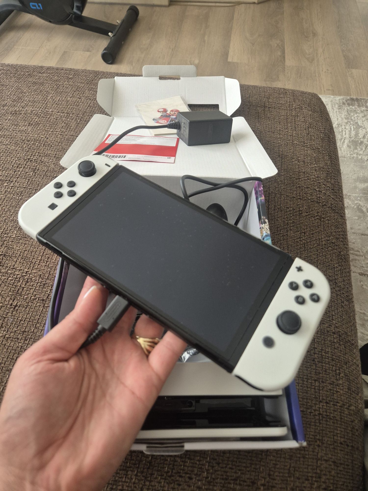 Nintendo Switch бял