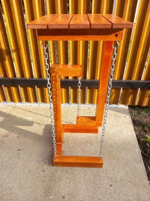 Продавам дървена масичка