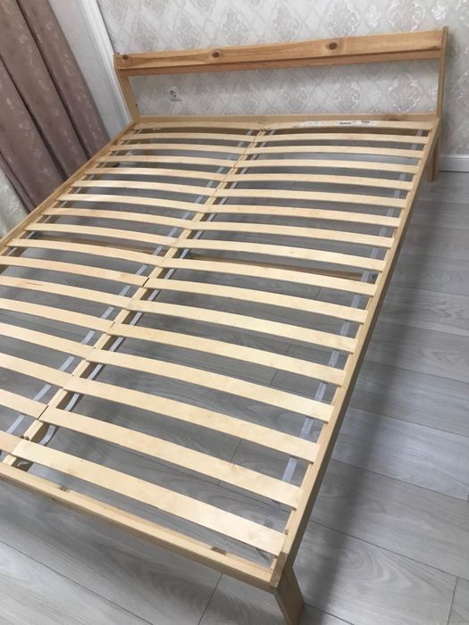 Продается кровать с матрасом.