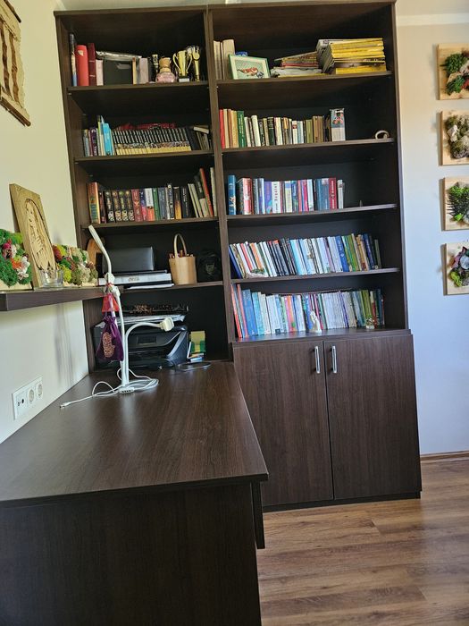 Vând bibliotecă/mobilă living, în stare f. bună,  făcută la comandă